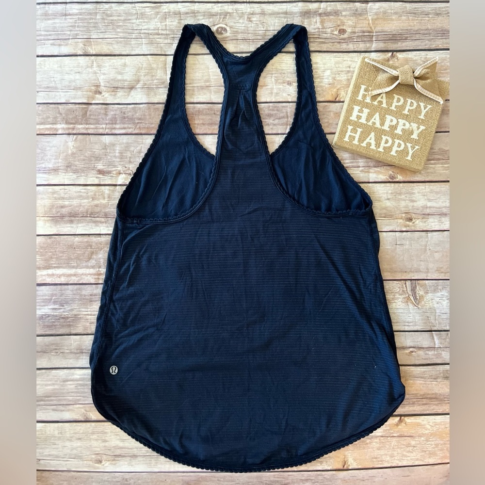Lululemon tank in Navy with pin stripes ELUC size 6-8 no tags